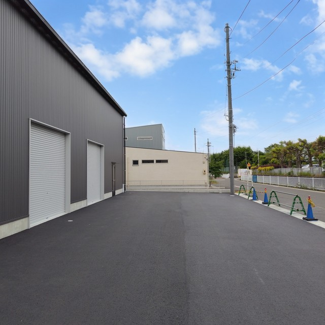 岐阜市柳津町北塚３丁目の倉庫の駐車場