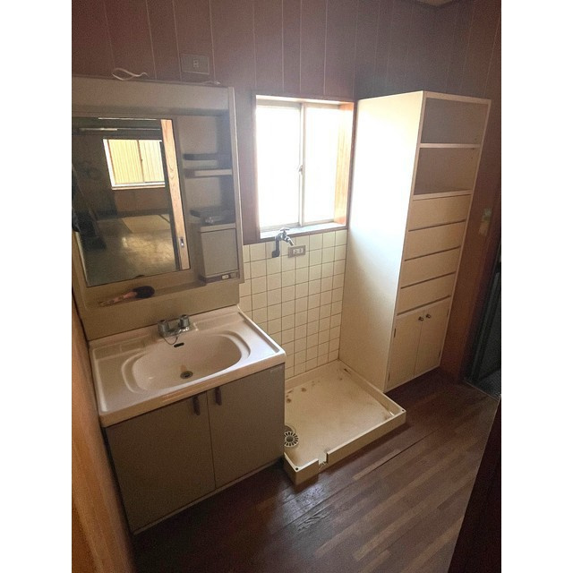 西改田住居付店舗の洗面所