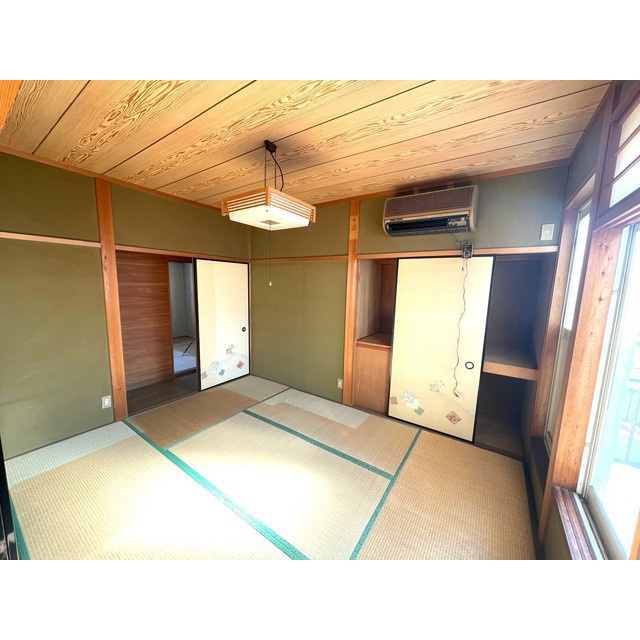 西改田住居付店舗の居間・リビング|２階和室