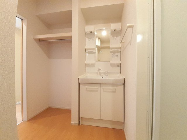 フェリーチェ向新庄の洗面所|ゆったりとスペースのある洗面所