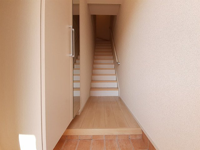 フェリーチェ向新庄の玄関|明るい玄関です