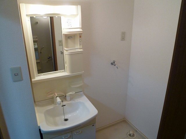 ヴィラ　アルページュの洗面所|忙しい朝には欠かせない洗面所です