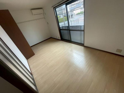 【洋室】 | イーストサイド