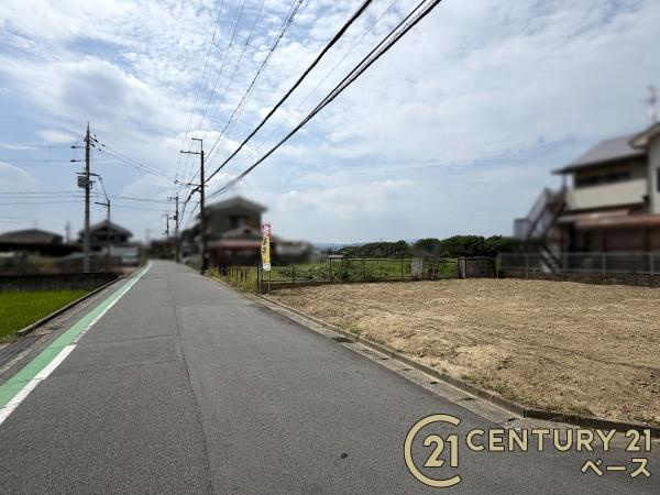 磯城郡三宅町大字屏風の売地の前面道路含む現地写真|■現地撮影写真■ 前面道路は６ｍ以上と広くゆったりしています。