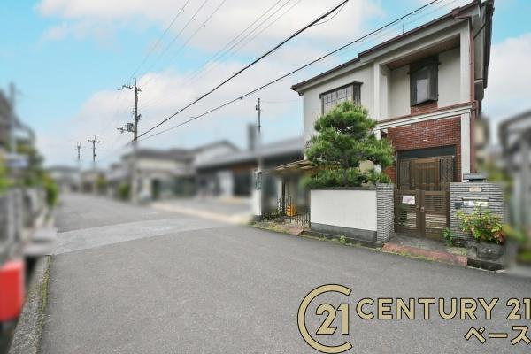 橿原市山之坊町　一戸建の前面道路含む現地写真|■現地撮影写真■広々とした前面道路で運転もスムーズ！