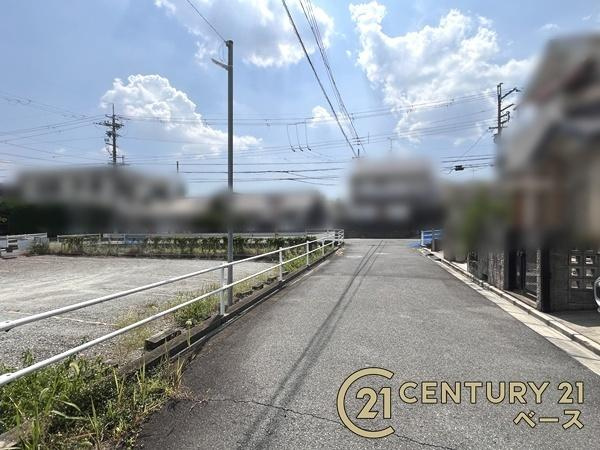 生駒郡斑鳩町興留１丁目の売地の前面道路含む現地写真|■現地撮影写真■落ち着いた雰囲気の閑静な住宅地内です！
