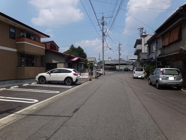 サンリット本郷Ⅱの駐車場