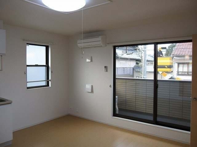 サンリット本郷Ⅱの居間・リビング