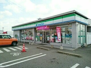 スプリリティーの周辺|ファミリーマート　八釼店まで450m