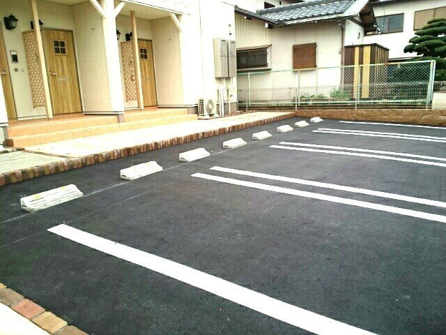 アドニスＢの駐車場