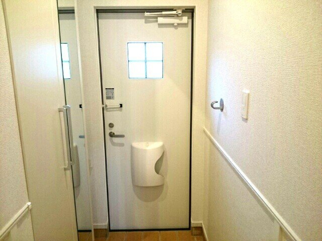 アドニスＢの玄関