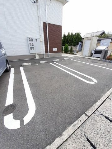 ピースフル平島の駐車場