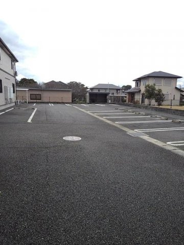 ポライトリーＢの駐車場