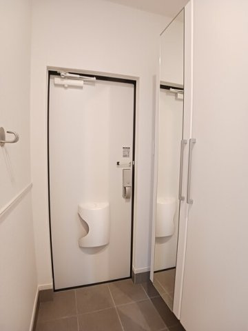 シャトー・バロンⅥの玄関