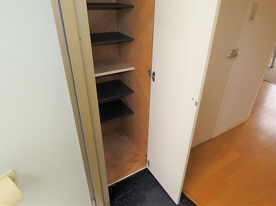 レオパレスニスモの玄関|シューズボックスあり