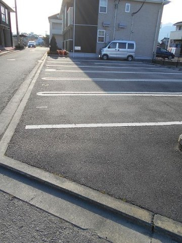 アンジュフランＢの駐車場