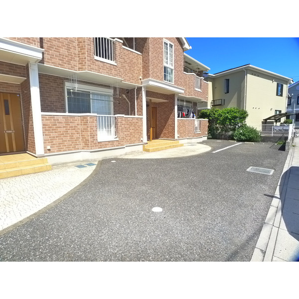 エスポアヒルズⅥ番館の駐車場