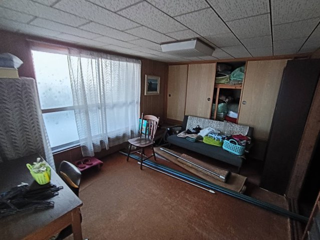 西条市周布348-6の洋室