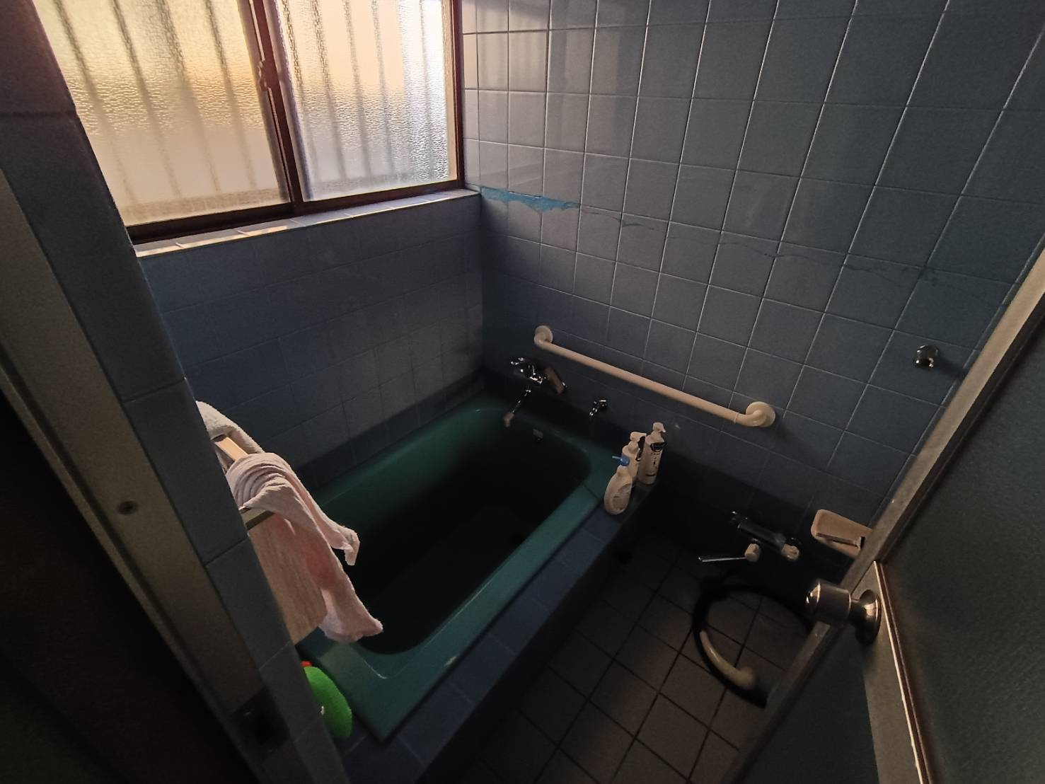 西条市周布348-6の浴室