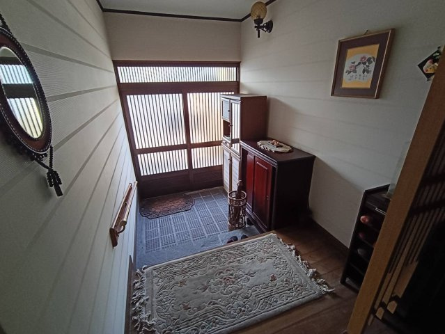 西条市周布348-6の玄関