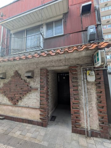 桜町店舗のエントランス