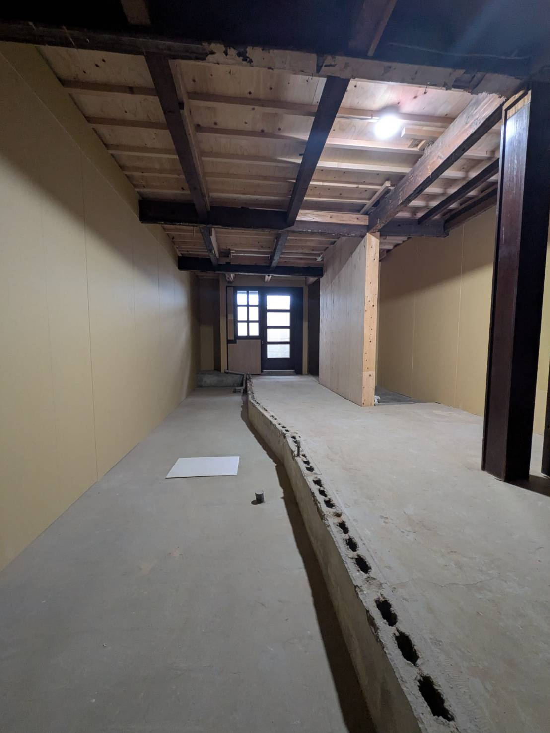 桜町店舗のロビー