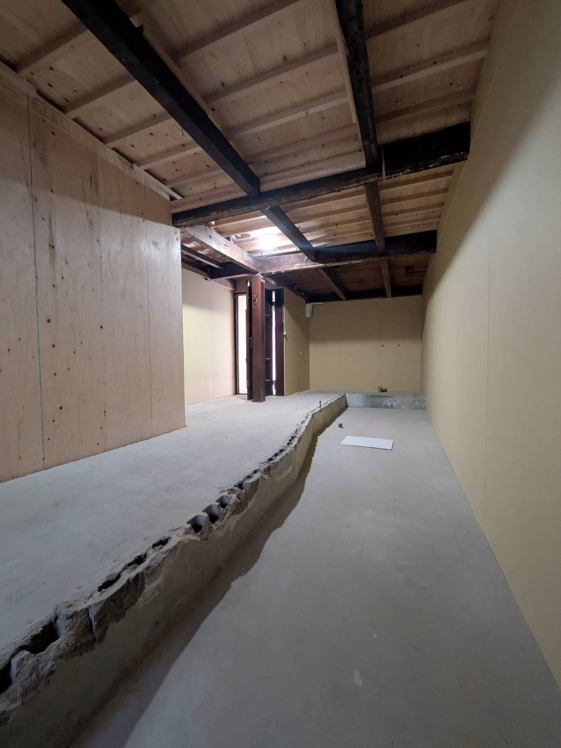 桜町店舗のロビー