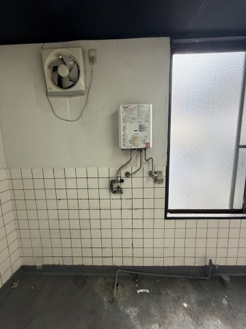 川西市萩原台西３丁目の店舗一部のその他