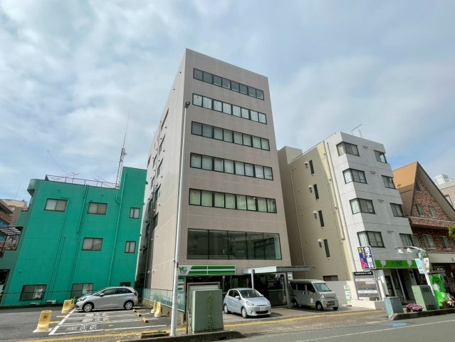 ビジネスタワー入間の外観