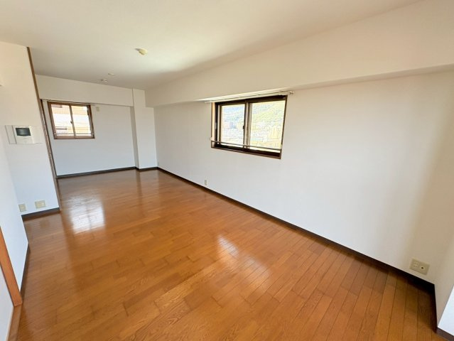 ハイツ本山の居間・リビング