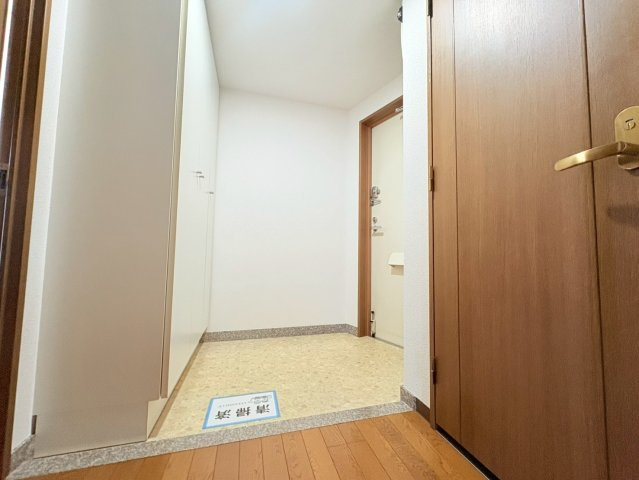 ハイツ本山の玄関