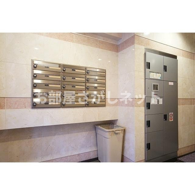 クオーレ西新宿の外観|宅配・メールボックス