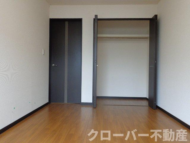 ヴァンルージュⅡの収納|洋室のクローゼット