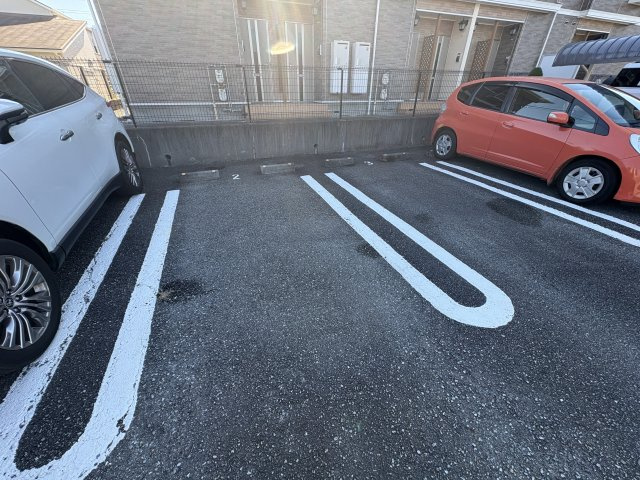 サニーヒル藤原台の駐車場