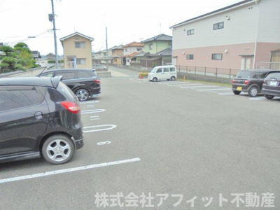 【駐車場】 | グランラシュレ A棟