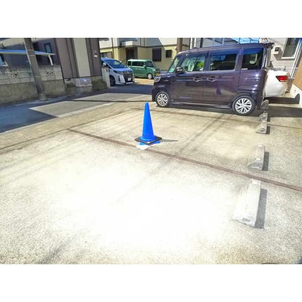 ガーデンコート富士見台の駐車場