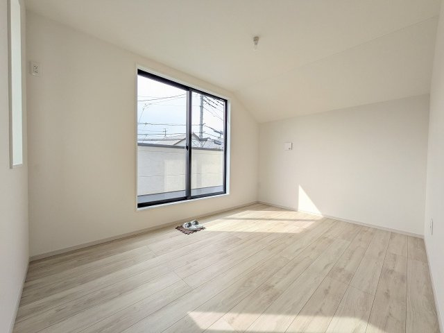 八王子市　中野町　新築一戸建て　２期の寝室|～バルコニーに面している8.7帖の主寝室です～