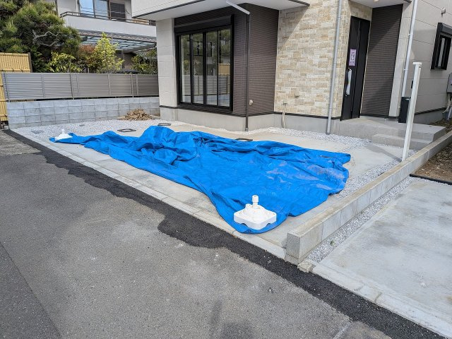 八王子市　中野町　新築一戸建て　２期の駐車場|～並列2台駐車可能カースペース～