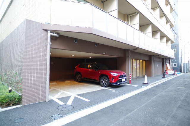 ザ・パークハビオ上野御徒町の駐車場