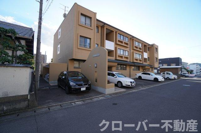 リベルテ東山の駐車場