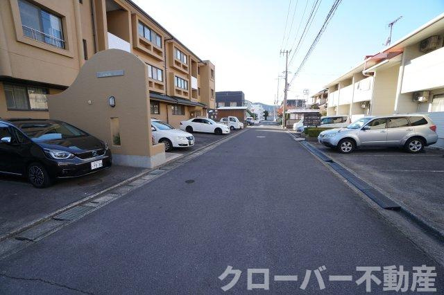 リベルテ東山の駐車場
