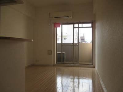 【寝室】 | アドバンス新大阪５ | 広い洋室です