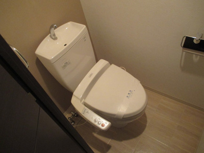 【トイレ】 | アドバンス新大阪５ | ウォシュレット付きで清潔ですね