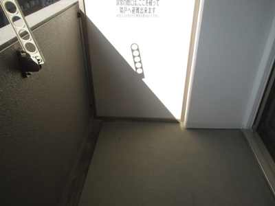 【バルコニー】 | アドバンス新大阪５ | 広いバルコニーで気持ち良く洗濯が出来ますね