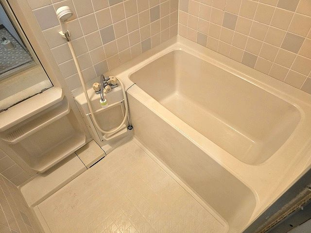 アーネスト鴨部の浴室