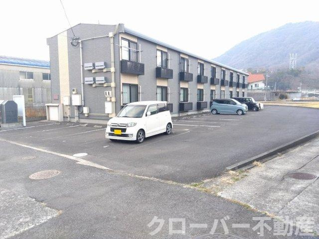 レオパレス観音寺の駐車場