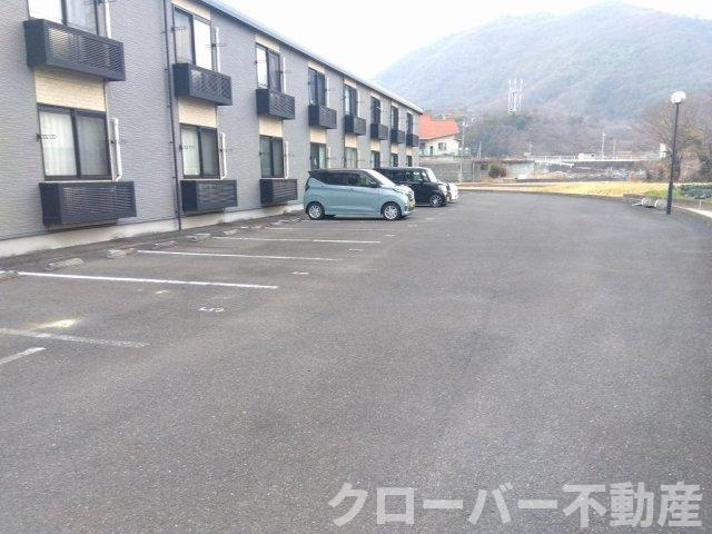 レオパレス観音寺の駐車場