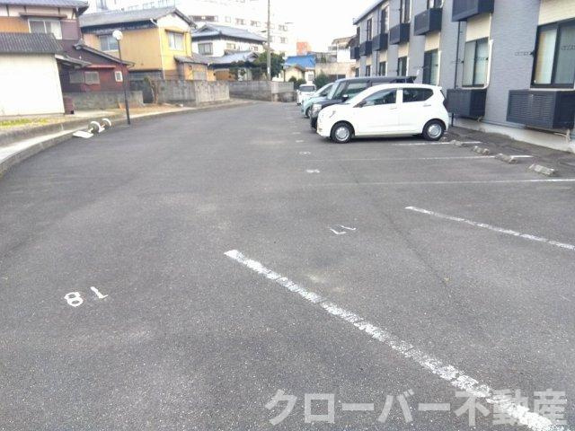 レオパレス観音寺の駐車場