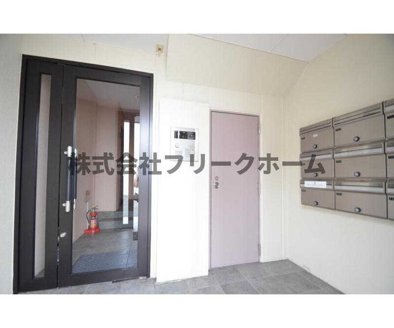 小金井市本町５丁目の賃貸マンションのエントランス