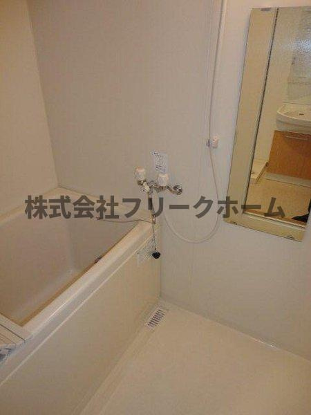 小金井市本町５丁目の賃貸マンションの浴室